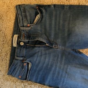 Zara light wash frayed skinny jeans